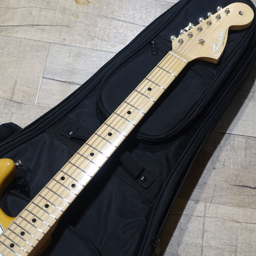 中古】FREEDOM / C.S.RS-ST VYN Vintage Yellow Natural 2019年製【3.36kg】【S/N:1326】  | イシバシ楽器スタッフブログ