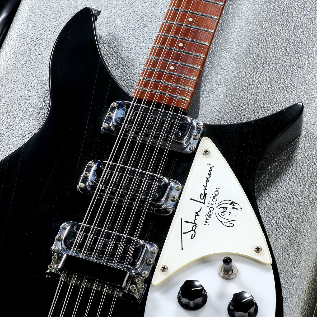 Rickenbackerジョンレノン記念モデルが中古で入荷!!ほかにもファン必見のモデルが・・・あります！ | イシバシ楽器スタッフブログ