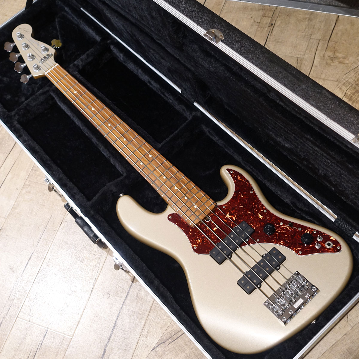 【中古】Fender / Roscoe Beck V Bass Shoreline Gold Metallic 1997年製【4.56kg】【S/N:SN6942545】